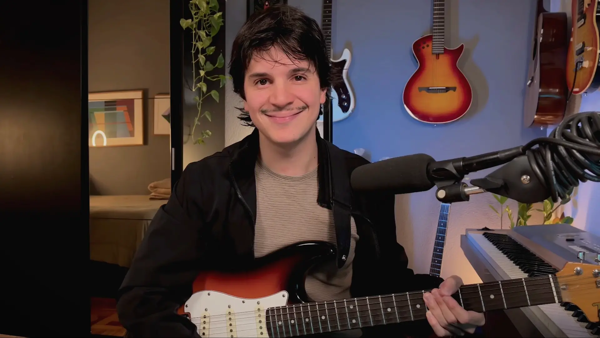 Instrutor com guitarra em estúdio musical